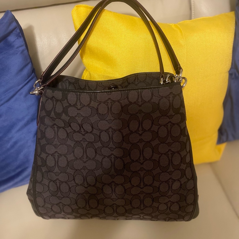 Coach Outline Signature Phoebe Shoulder Bag